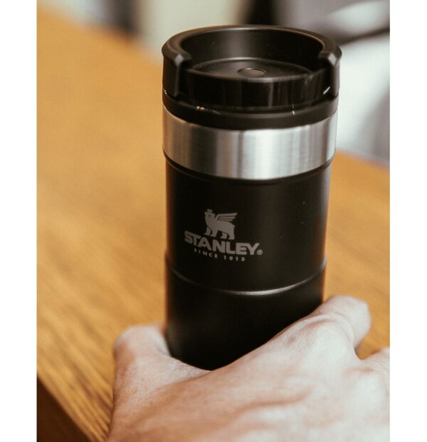 MUG TÉRMICO NEVERLEAK STANLEY BLACK 250ML - 08062 - Image 4