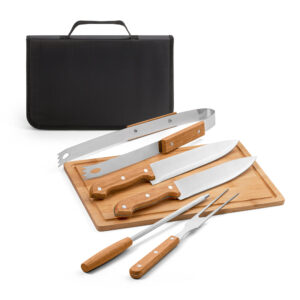 GARLIC KING. Kit churrasco em estojo de 210D e tábua em bambu com 5 utensílios em aço inox e madeira de Seringueira - 94142